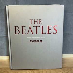The Beatles Hardcover Book-  quatre garçons dans le vent -Ed Place des Victoires